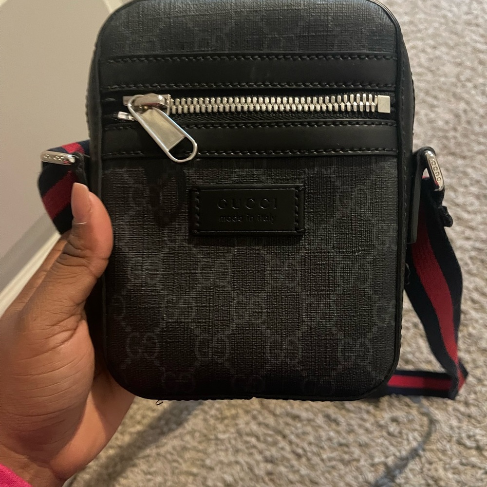 GG Black messenger